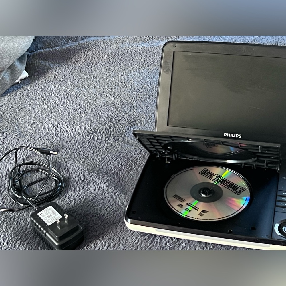 philips older model portal dvd player still works and comes with charger